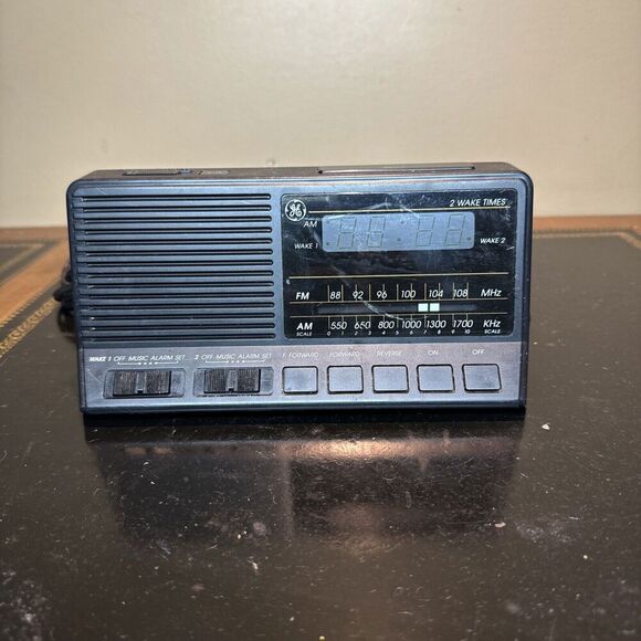 General Electric Vintage 80s 90s Alarm Clock Radio Retro - Picture 1 of 5